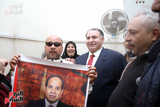 صور محمد فودة يقود مسيرة حاشدة مع أبناء زفتى للتوقيع على توكيلات ترشح السيسى لفترة رئاسية ثانية (9)