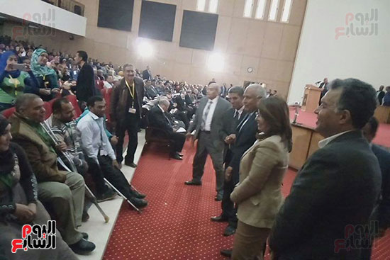 وزيرا النقل والتضامن خلال جولتهما بمحافظة الوادى الجديد (11)