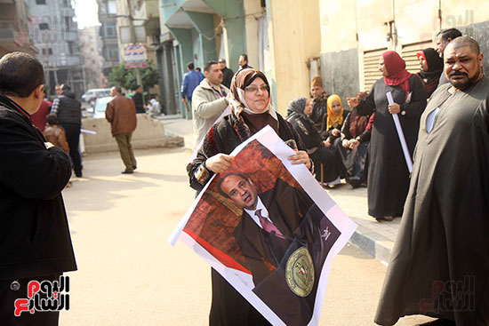 صور محمد فودة يقود مسيرة حاشدة مع أبناء زفتى للتوقيع على توكيلات ترشح السيسى لفترة رئاسية ثانية (32)