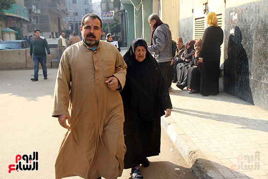 صور محمد فودة يقود مسيرة حاشدة مع أبناء زفتى للتوقيع على توكيلات ترشح السيسى لفترة رئاسية ثانية  (34)
