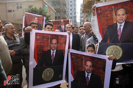 صور محمد فودة يقود مسيرة حاشدة مع أبناء زفتى للتوقيع على توكيلات ترشح السيسى لفترة رئاسية ثانية (45)
