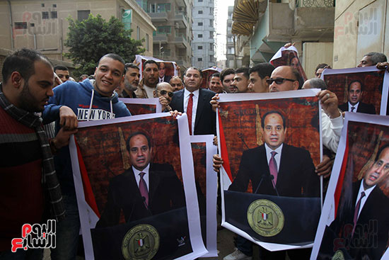 صور محمد فودة يقود مسيرة حاشدة مع أبناء زفتى للتوقيع على توكيلات ترشح السيسى لفترة رئاسية ثانية (7)