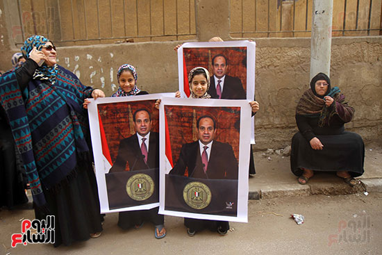 صور محمد فودة يقود مسيرة حاشدة مع أبناء زفتى للتوقيع على توكيلات ترشح السيسى لفترة رئاسية ثانية (31)