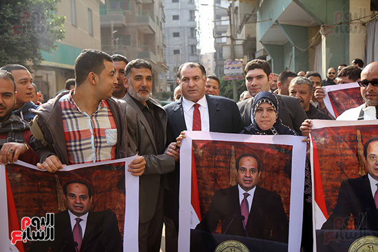 صور محمد فودة يقود مسيرة حاشدة مع أبناء زفتى للتوقيع على توكيلات ترشح السيسى لفترة رئاسية ثانية (13)