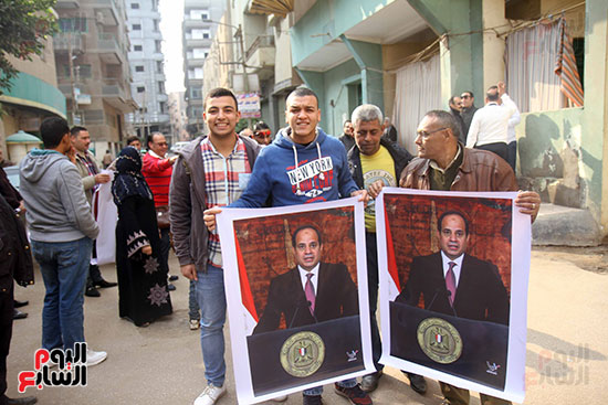 صور محمد فودة يقود مسيرة حاشدة مع أبناء زفتى للتوقيع على توكيلات ترشح السيسى لفترة رئاسية ثانية (33)