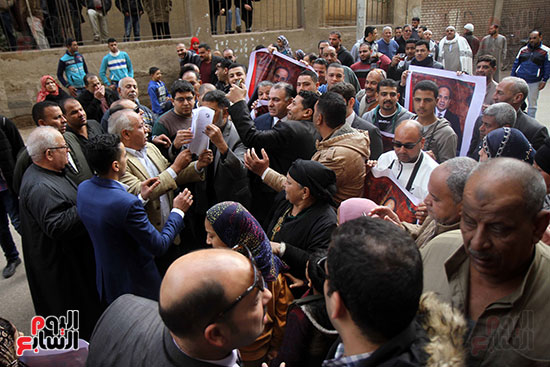 صور محمد فودة يقود مسيرة حاشدة مع أبناء زفتى للتوقيع على توكيلات ترشح السيسى لفترة رئاسية ثانية (8)
