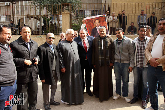 صور محمد فودة يقود مسيرة حاشدة مع أبناء زفتى للتوقيع على توكيلات ترشح السيسى لفترة رئاسية ثانية (5)