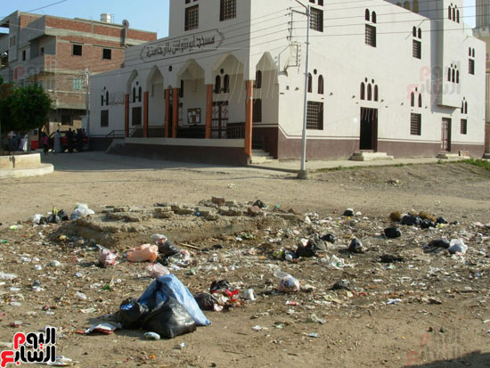  أكياس القمامة امام المساجد