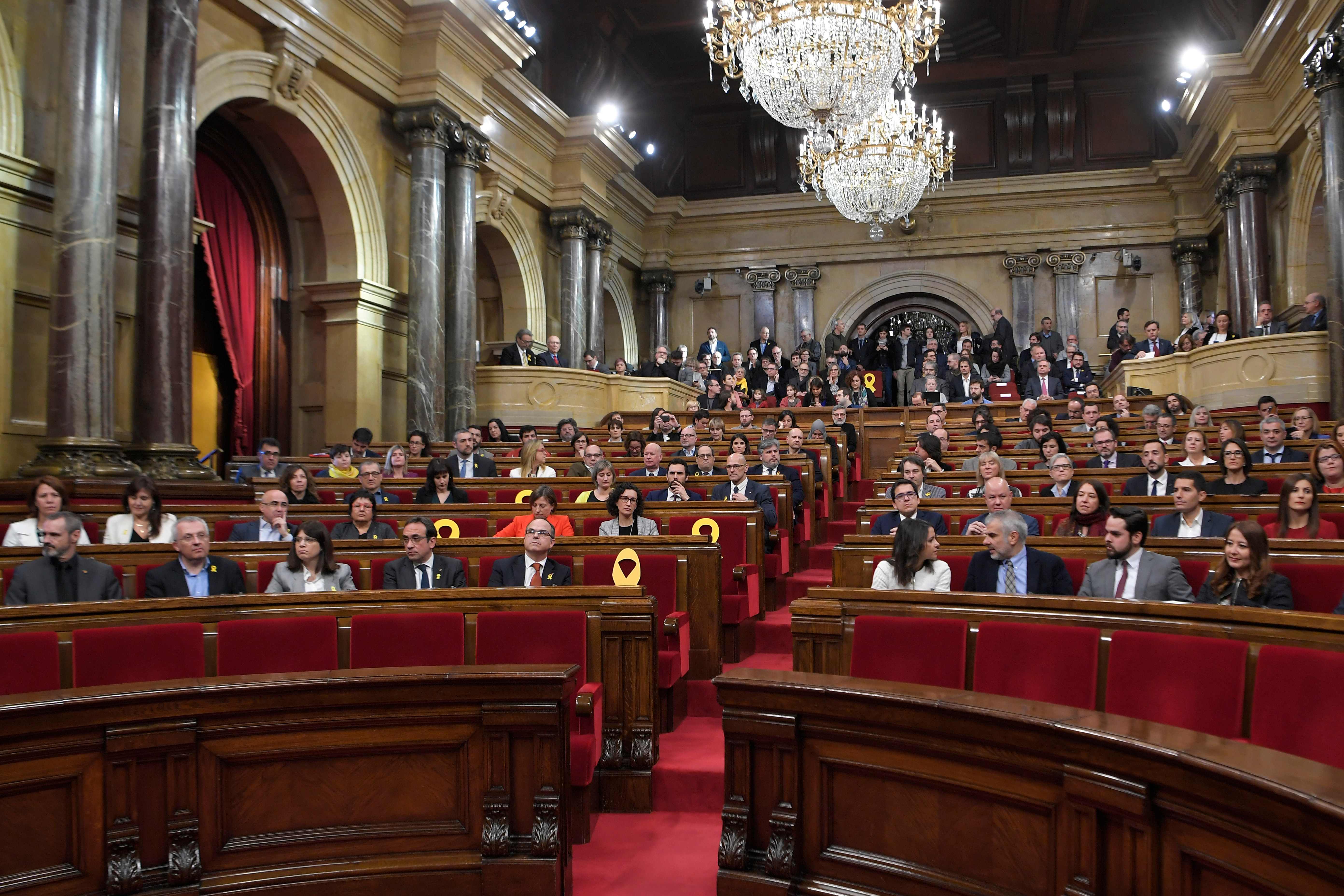 برلمان كتالونيا يجتمع بعد أزمة الانفصال
