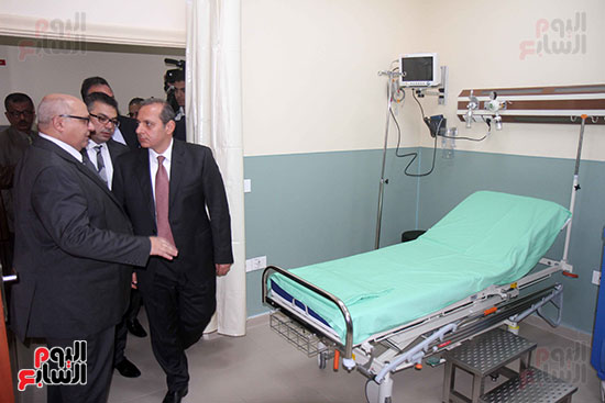 رئيس جامعة عين شمس يفتتح وحدة الطوارئ والحوادث بالمستشفى التخصصى