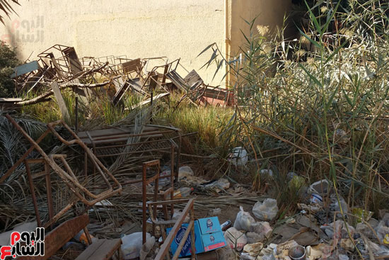 صور القمامة تحاصر مدرسة الزاوية الفنية بالقاهرة (8)