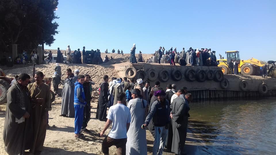 رفع جرار سقط فى نهر النيل أثناء تشييع جنازة (1)