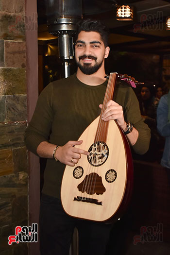 صور..مينا عطا يحتفل بعيد ميلاده بالتزامن مع أغنيته عنقود العنب (2)