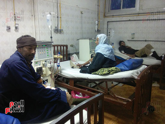 المرضى بوحدة الغسيل الكلوى بمستشفى كفر الشيخ العام