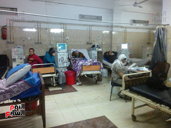  المرضى داخل وحدة الغسيل الكلوى بمستشفى كفرالشيخ العام