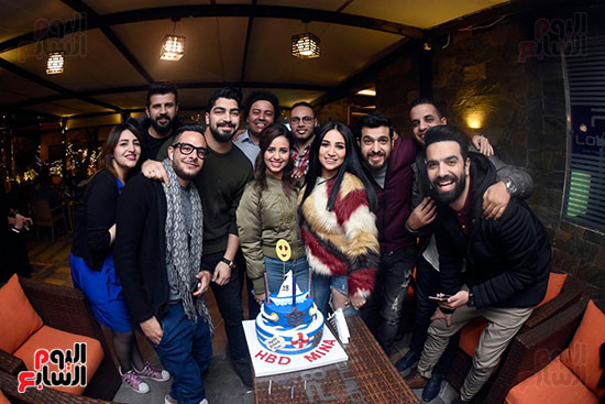 صور..مينا عطا يحتفل بعيد ميلاده بالتزامن مع أغنيته عنقود العنب (4)