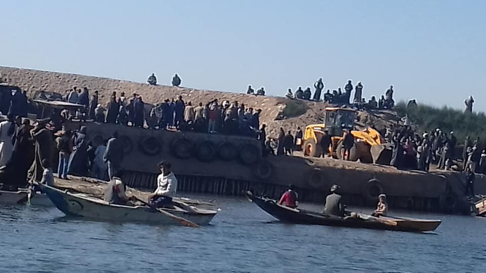 رفع جرار سقط فى نهر النيل أثناء تشييع جنازة (3)
