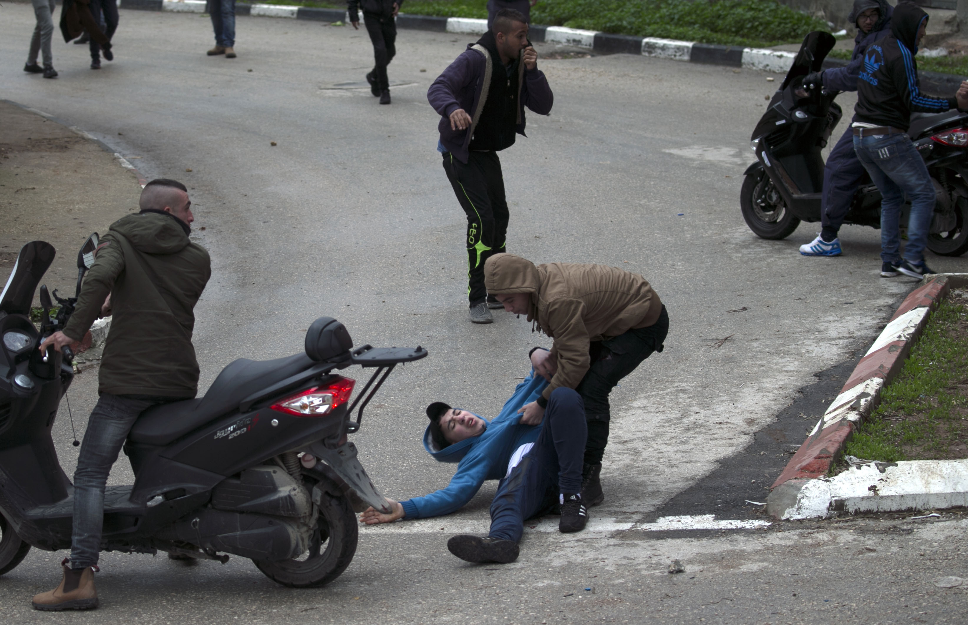 إصابة أحد الشبان الفلسطينيين خلال الاشتباكات