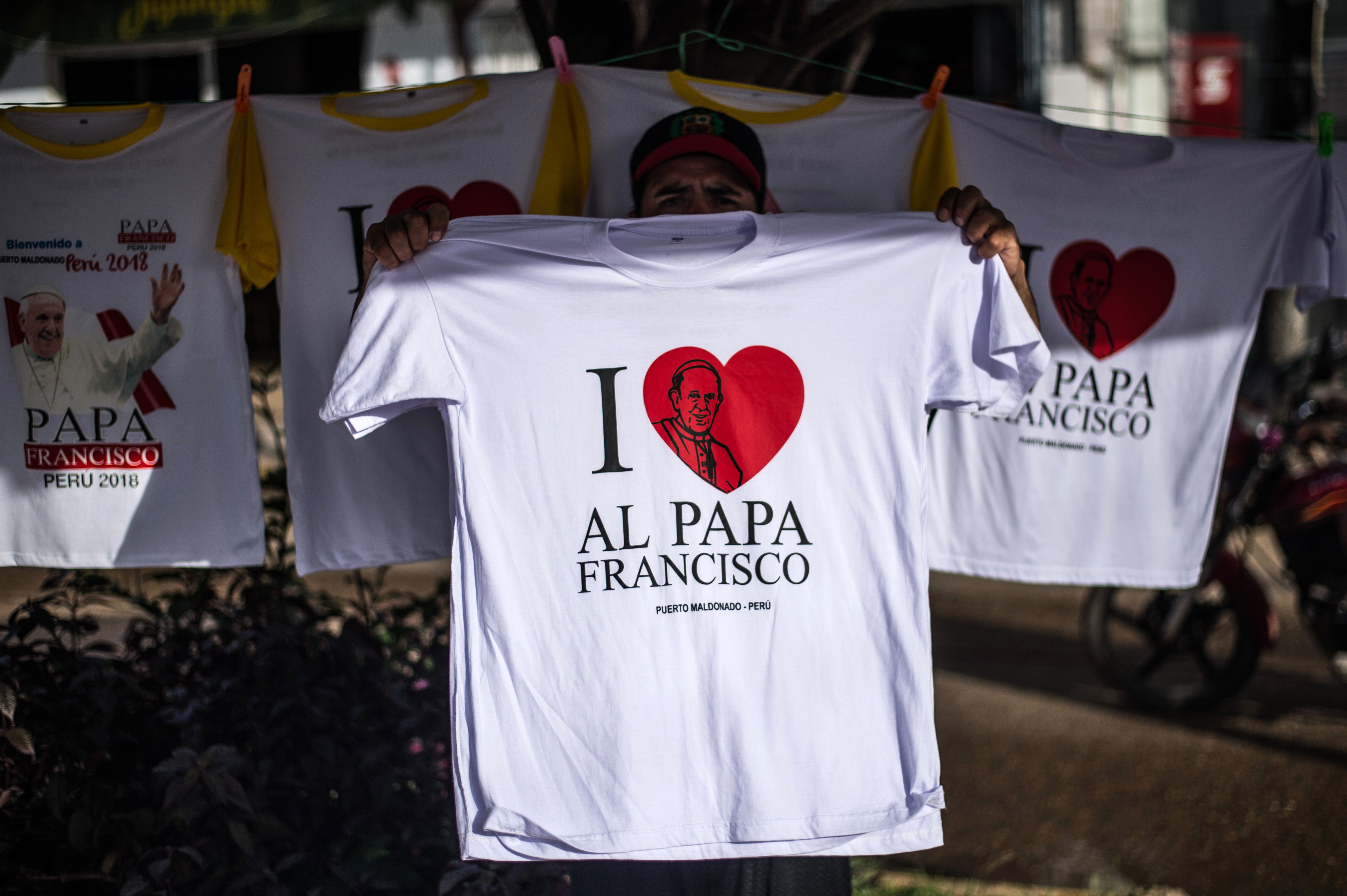 ملابس تعبر عن حب سكان بيرو لبابا الفاتيكان