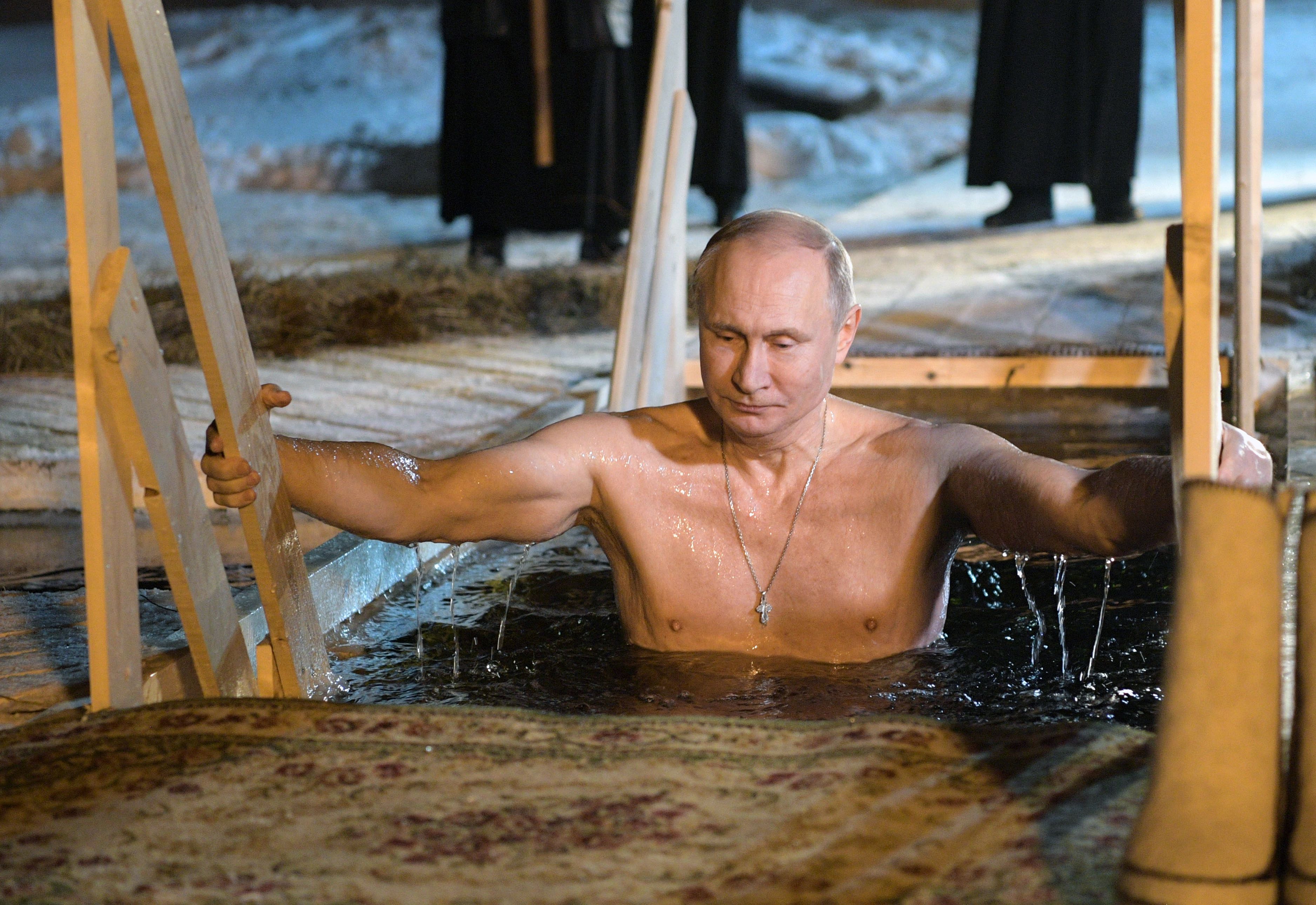 بوتين يشارك فى عيد الغطاس