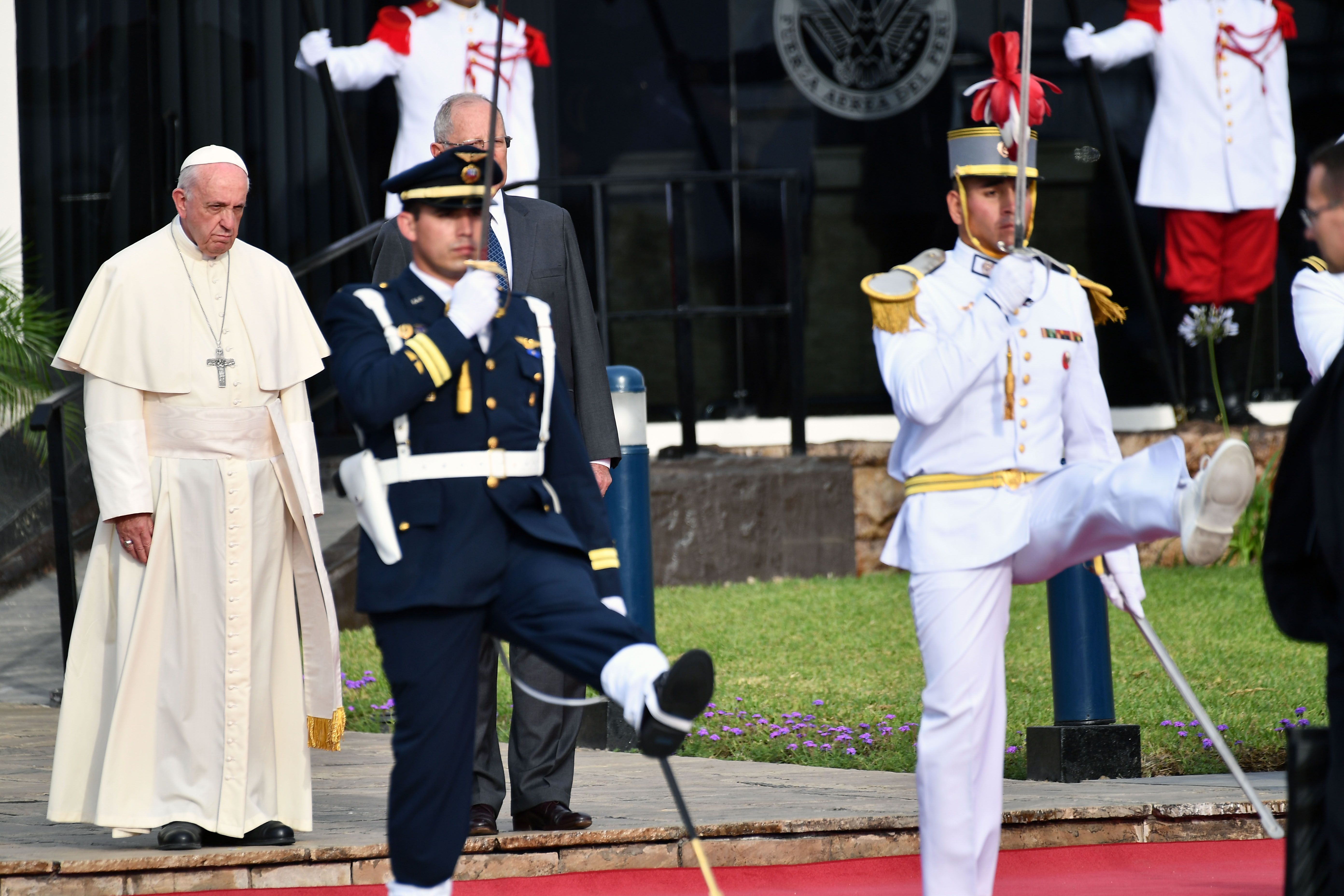 بابا الفاتيكان يصل بيرو