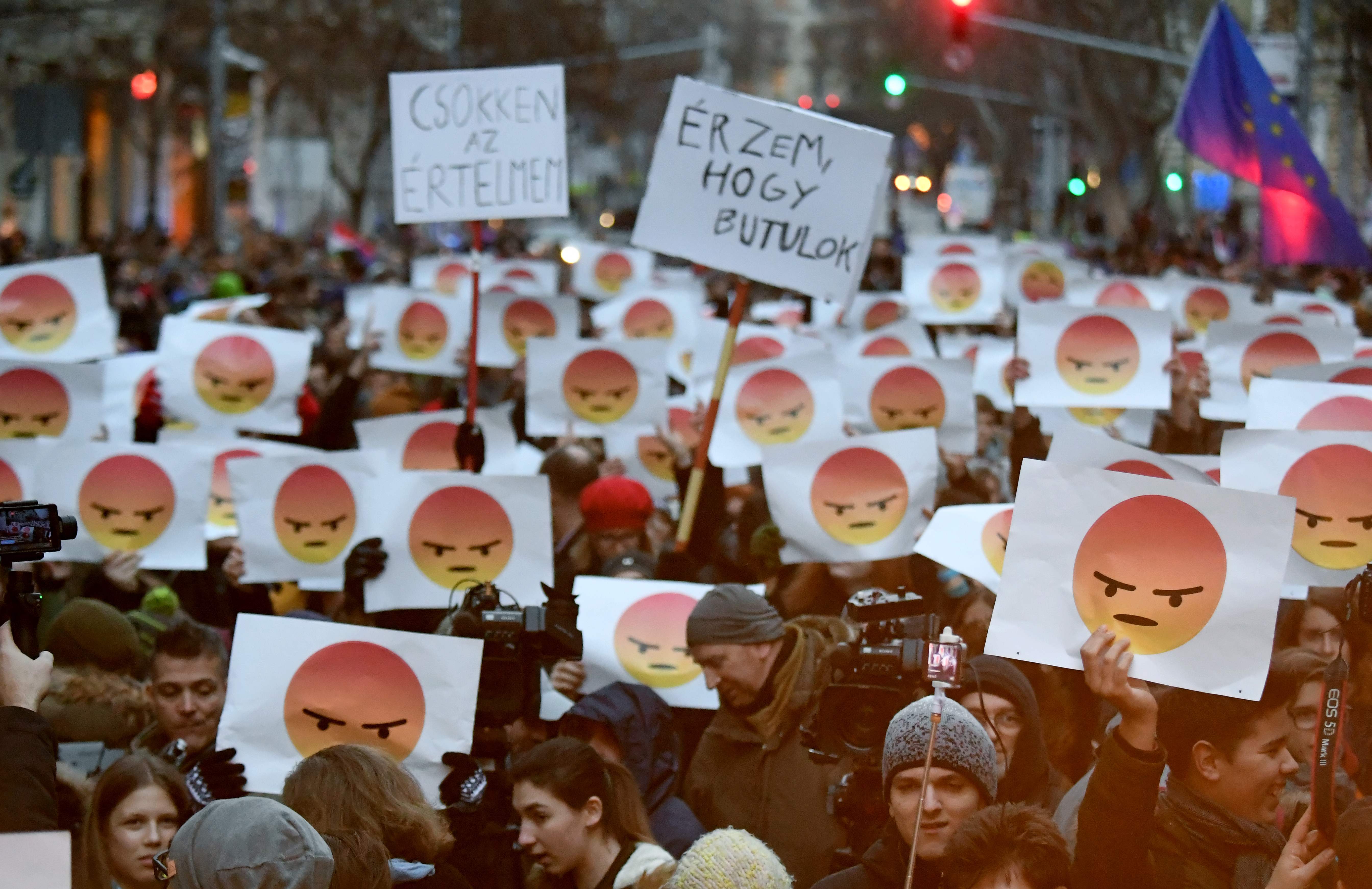 احتجاجات فى المجر ضد سياسة التعليم الحكومى ببودابست
