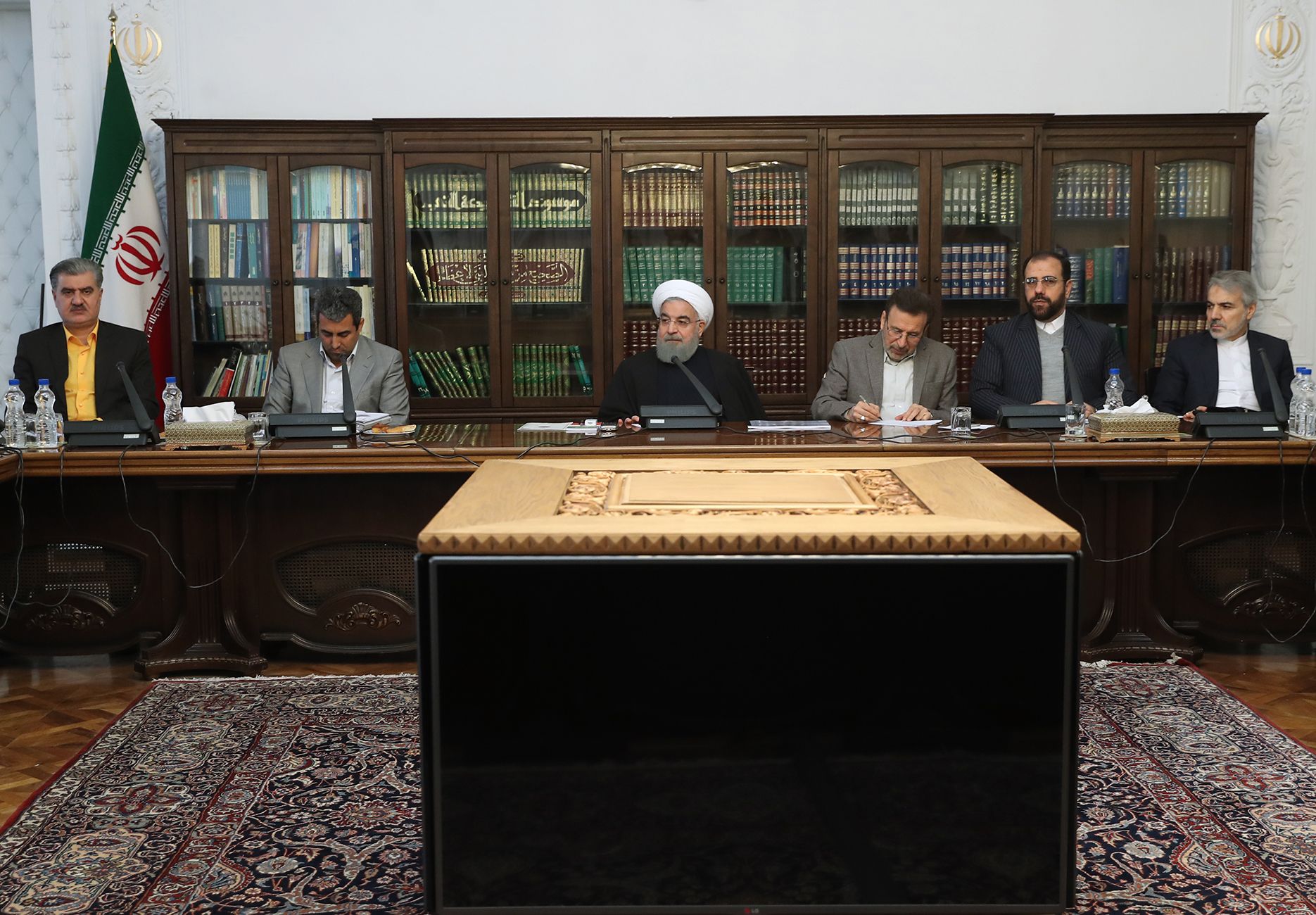 حسن روحانى يجتمع بأعضاء البرلمان لبحث أزمة المظاهرات