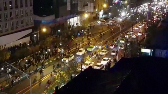 المتظاهرات تعطل حركة السيارات فى طهران