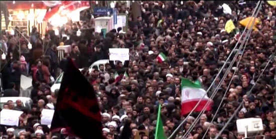 المئات يخرجون فى تظاهرات فى ايران