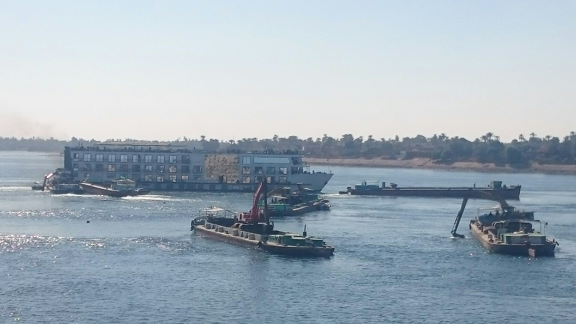 جانب من اعمال التكريك