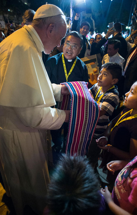 بابا الفاتيكان يزور منطقة ضربتها ظاهرة النينيو فى بيرو
