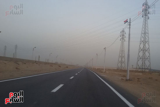 تزيين أعمدة الإنارة بالأعلام