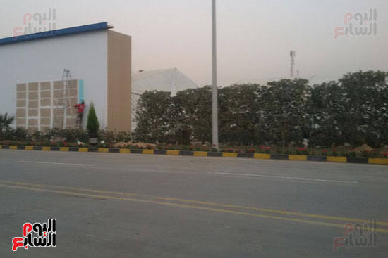 إنشاء لافتات الترحيب بالرئيس السيسي