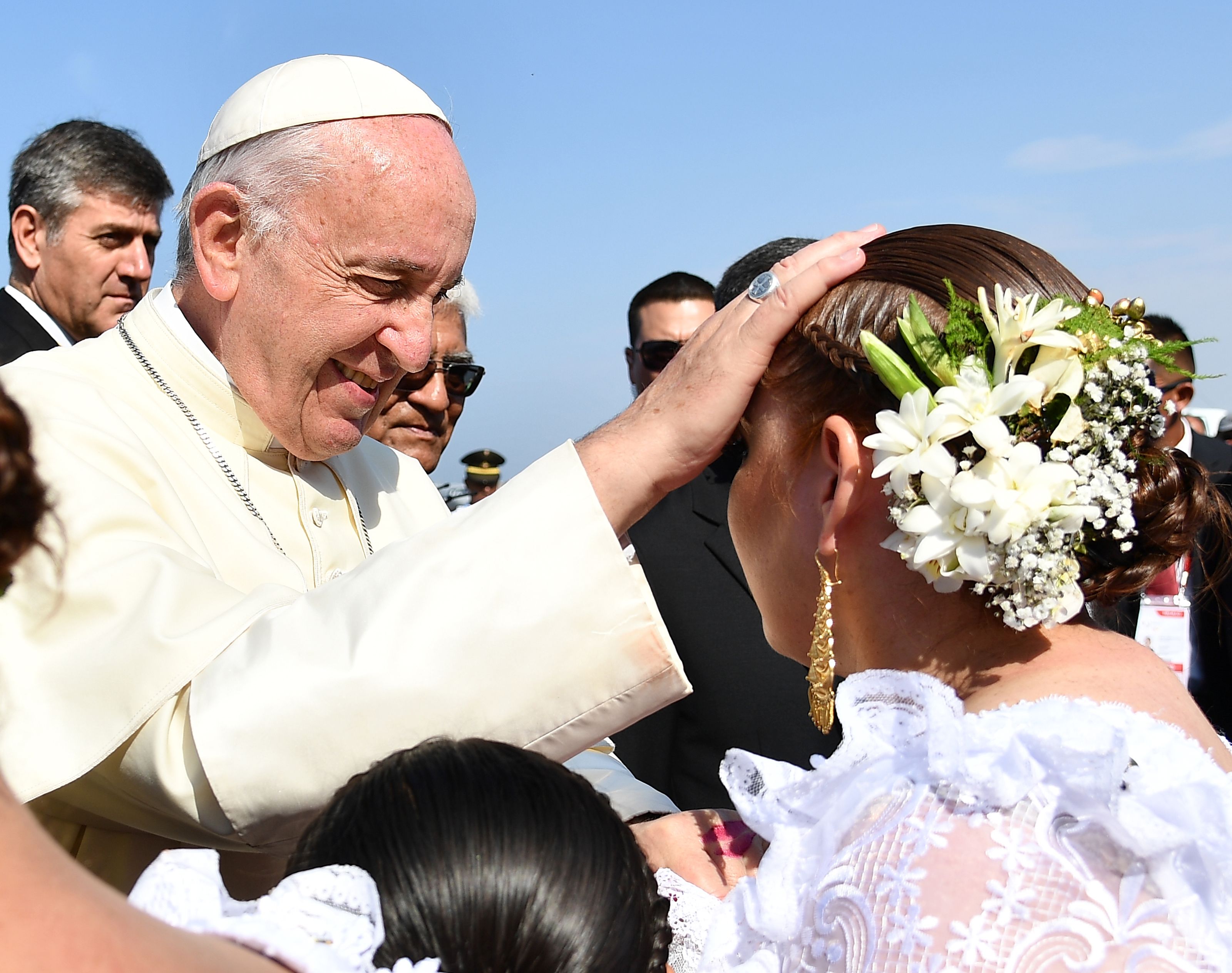 وصول البابا فرانسيس مدن بيرو 