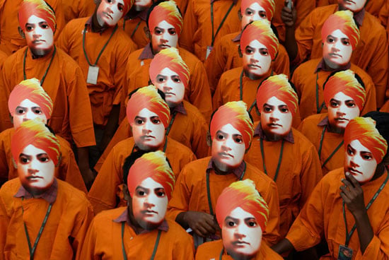 احتفالات فى الهند بذكرى مولد راهب هندوسى