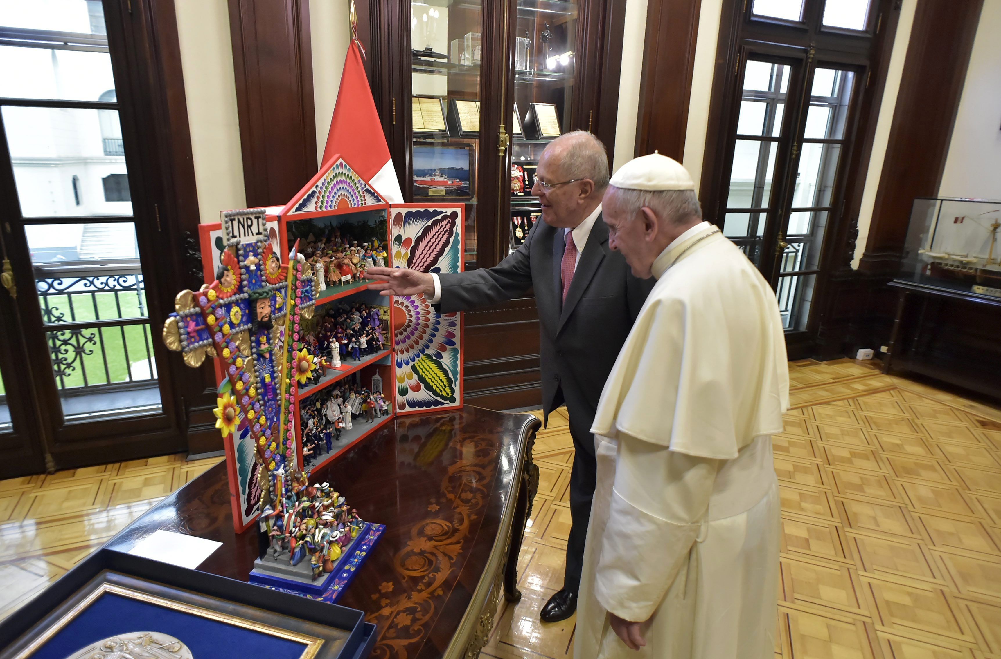 البابا فرانسيس فى زيارة لرئيس بيرو