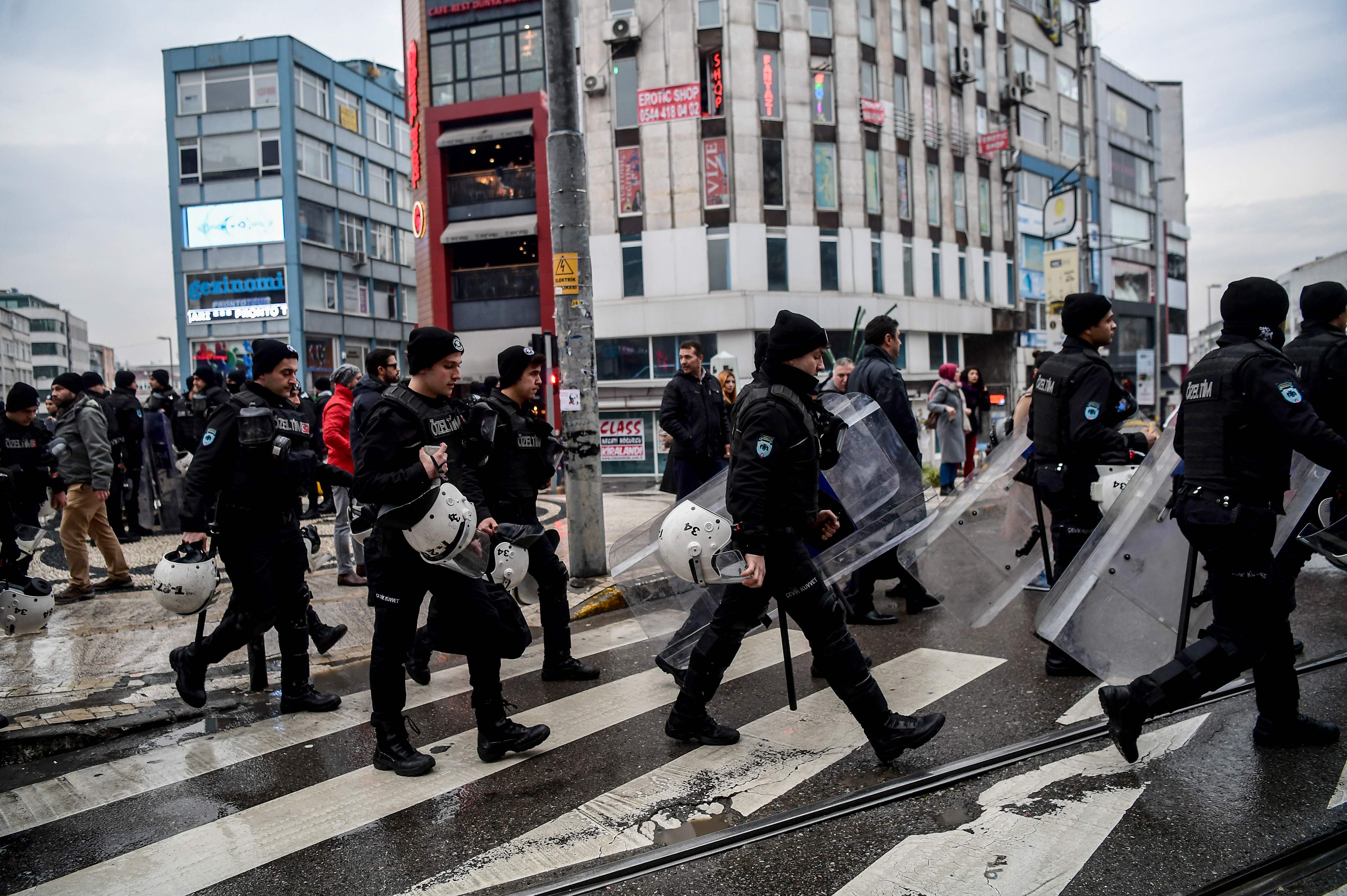 قوات الشرطة التركية بشوارع اسطنبول