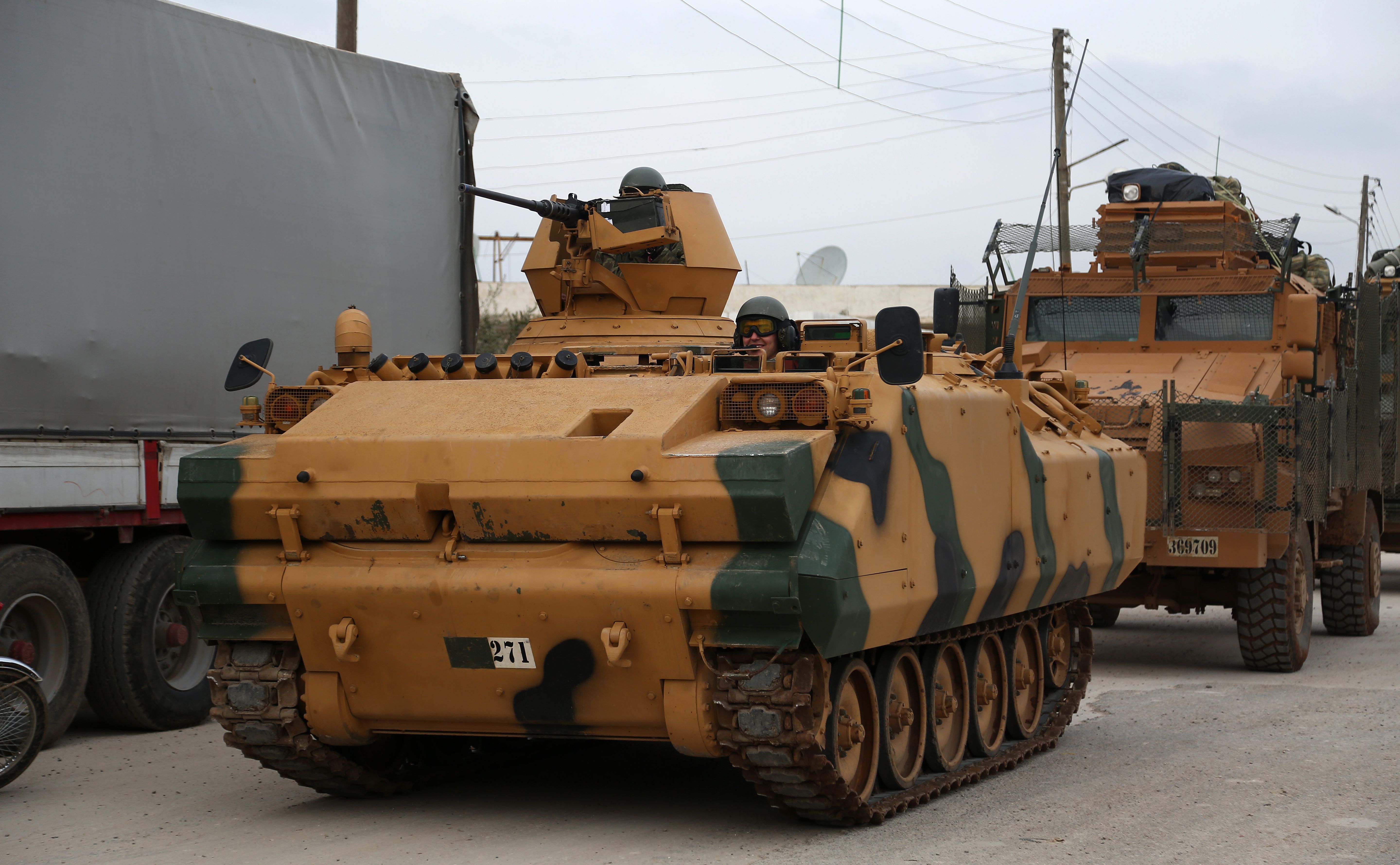 جانب من سير الدبابات التركية 