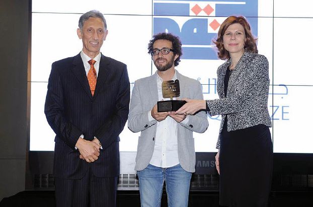 مازن معروف بعد فوزه بجائزة ملتقى القصة القصيرة بالكويت