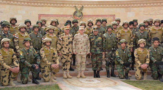 الفريق محمد فريد يلتقى مقاتلى الوحدات الخاصة من الصاعقة والمظلات (1)