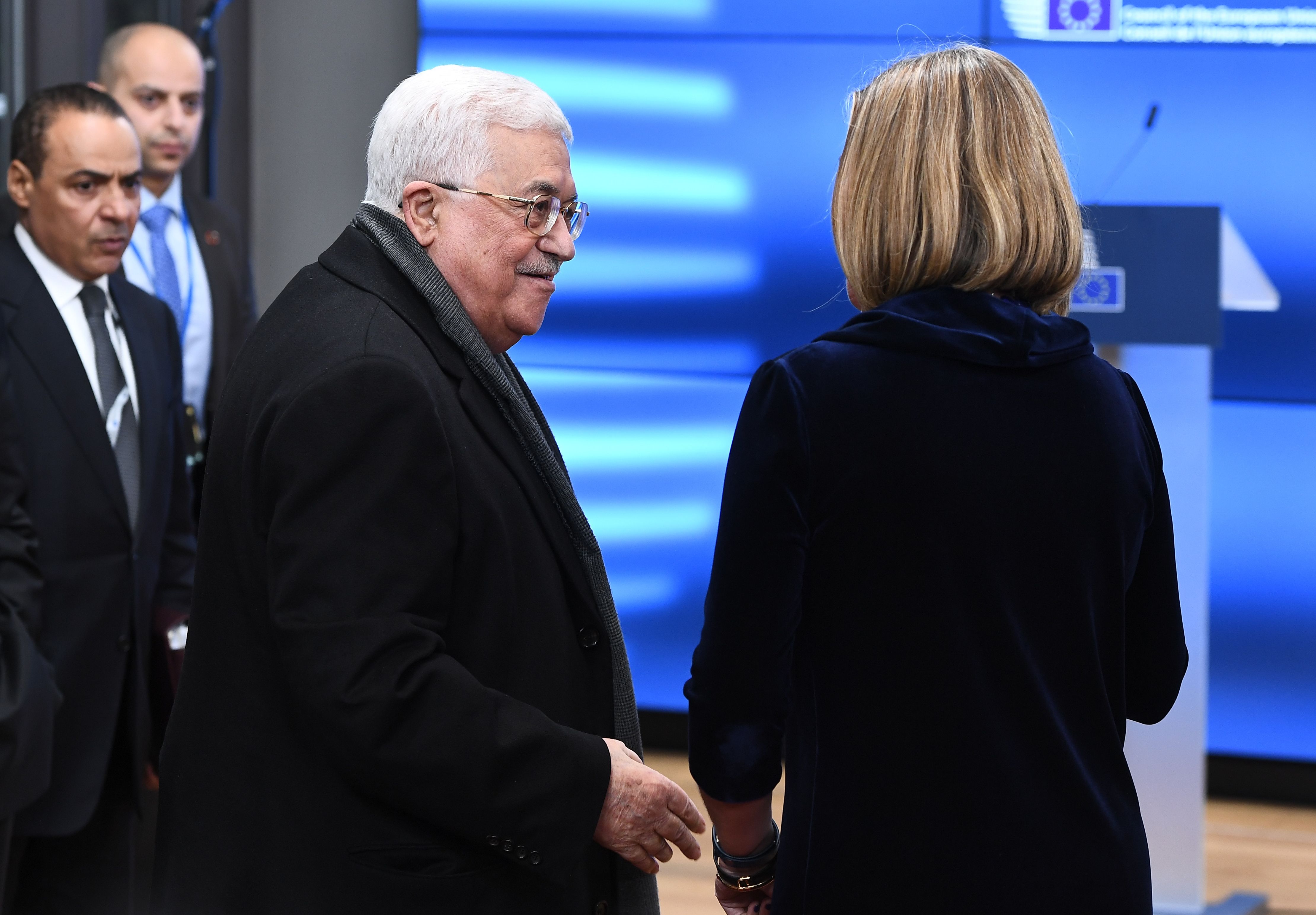 الرئيس الفلسطينى محمود عباس فى مؤتمر صحفى مع موجيرينى