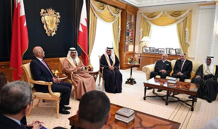 الدكتور على عبد العال رئيس مجلس النواب فى لقائه بالأمير خليفة بن سلمان رئيس وزراء البحرين (2)