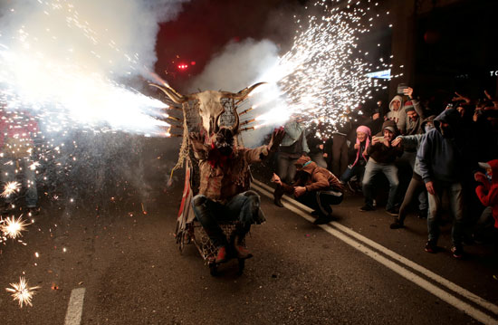 إسبانيا تحتفل بمهرجان النيران
