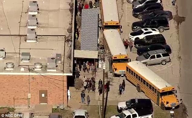 إصابة طالبة بعد فتح مسلح النار على مدرسة بولاية تكساس الأمريكية
