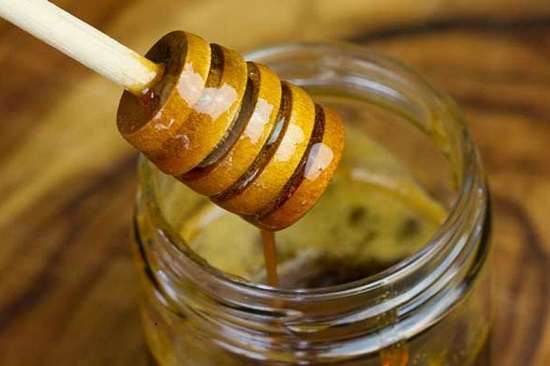 أضرار الإفراط فى تناول العسل منها الإمساك وزيادة النزيف اليوم السابع