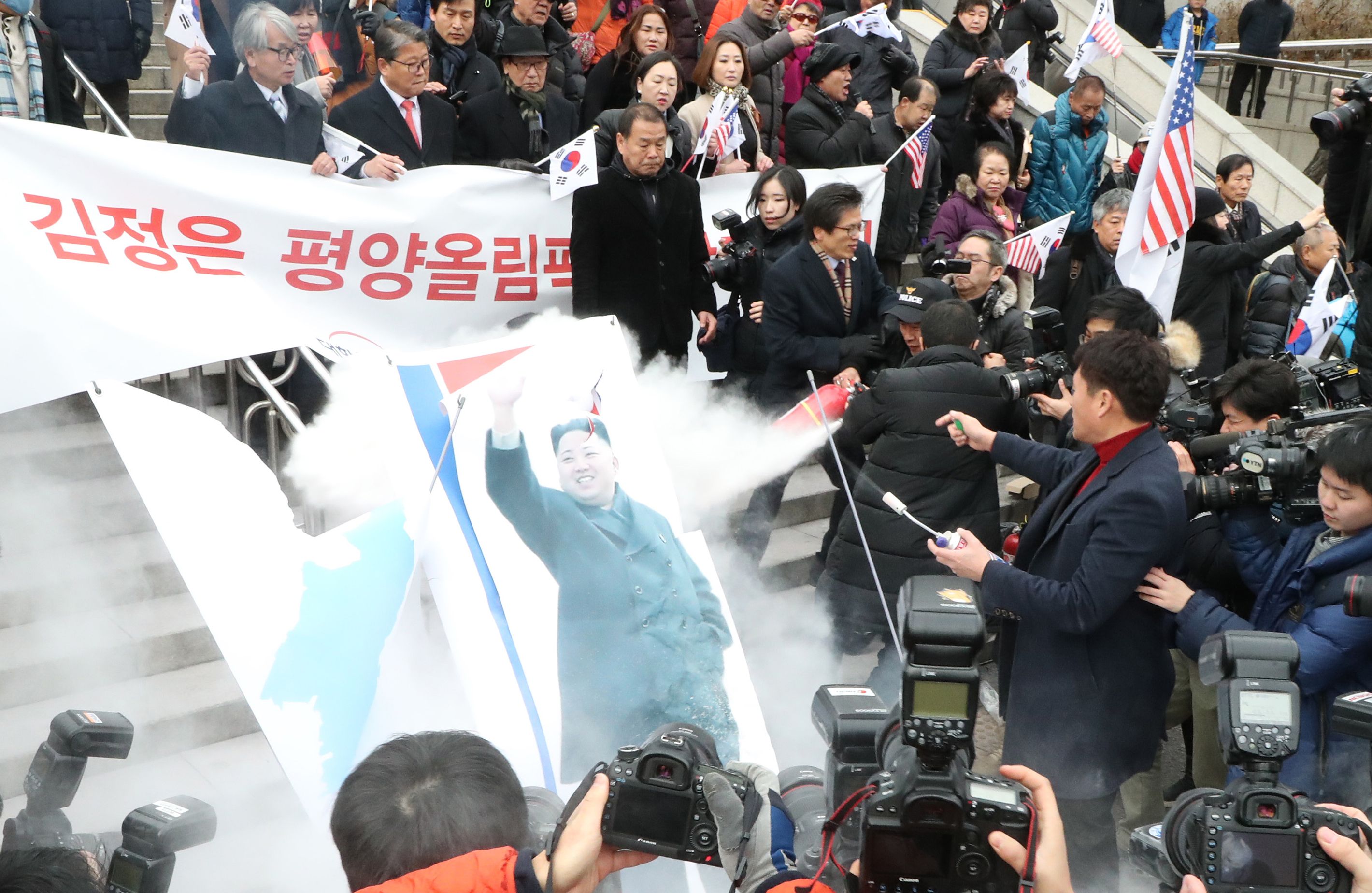 جانب من المظاهرات فى سول ضد زعيم كوريا الشمالية