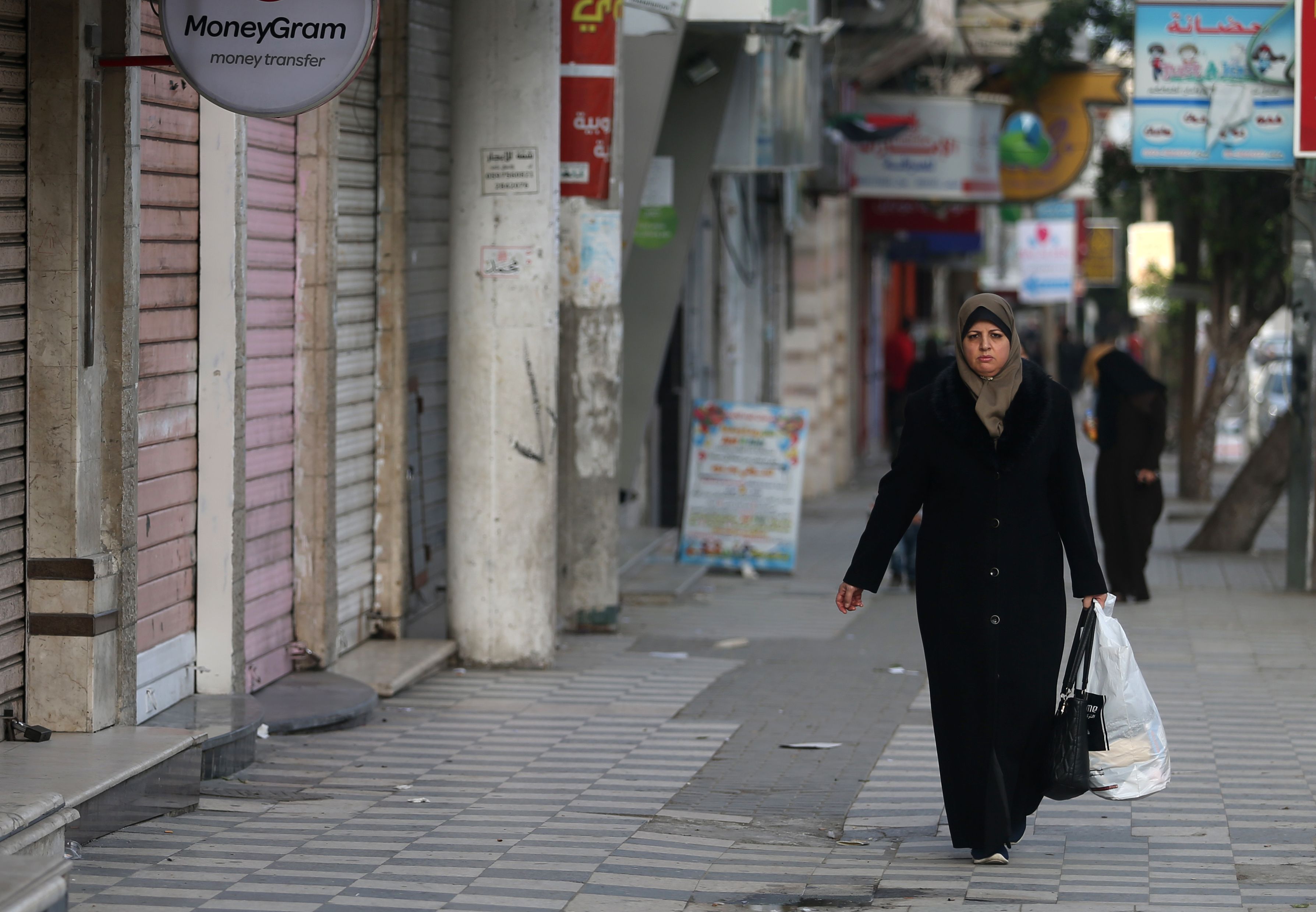 اغلاق المحال التجارية بقطاع غزة