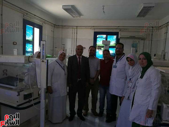  وكيل وزارة الصحة مع الدكتور هانى همام مدير المستشفى