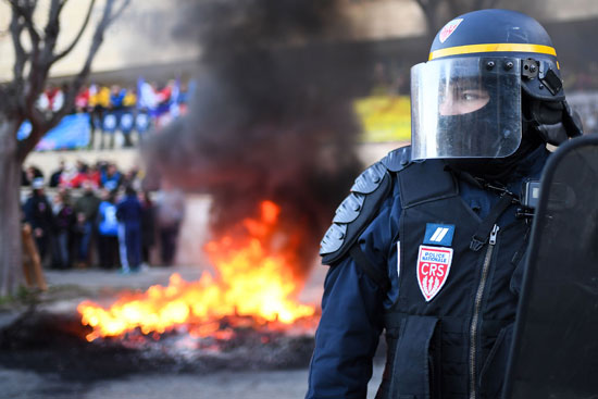 الشرطة الفرنسية تواجه احتجاجات حراس السجون