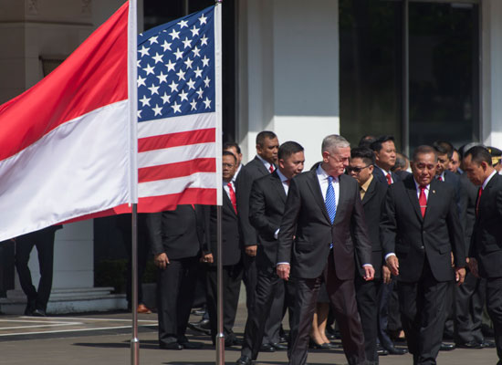 وزير الدفاع الإندونيسى يستقبل نظيره الأمريكى